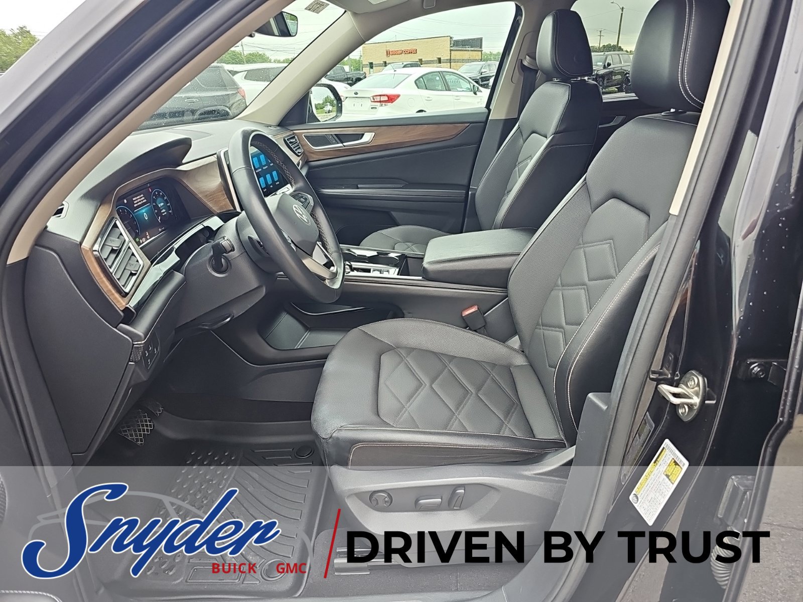 Used 2024 Volkswagen Atlas SE FWD image 9