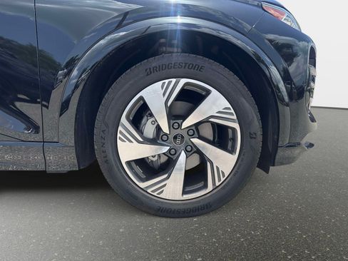 Used 2025 Audi Q6 e-tron Prestige w/ 20" Wheel Package AWD/4WD image 6