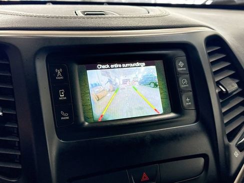 Used 2016 Jeep Cherokee Latitude image 12