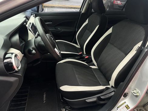 Used 2021 Nissan Versa SV image 12