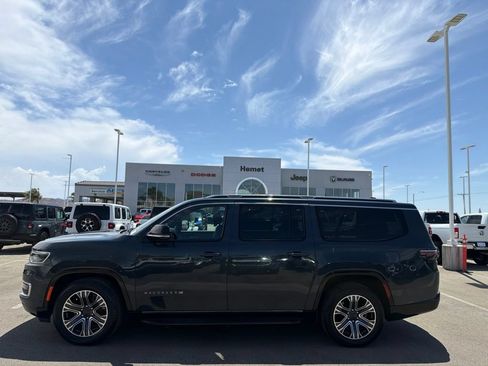 Used 2024 Jeep Wagoneer L Series II RWD image 9