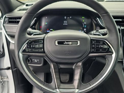 Used 2022 Jeep Grand Cherokee Overland image 23