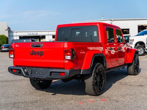 Used 2024 Jeep Gladiator Sport AWD/4WD image 9