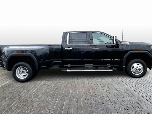 Used 2023 GMC Sierra 3500 Denali w/ Denali Ultimate Package image 8