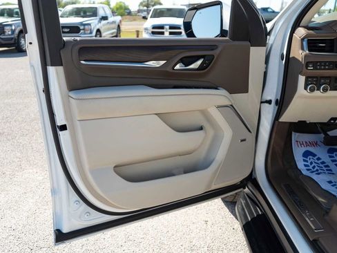 Used 2022 GMC Yukon XL Denali w/ Advanced Technology Package image 12