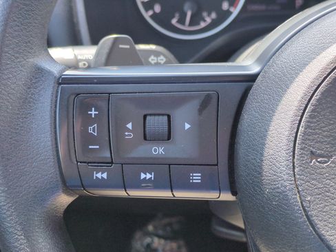 Used 2024 Nissan Rogue S AWD/4WD image 19
