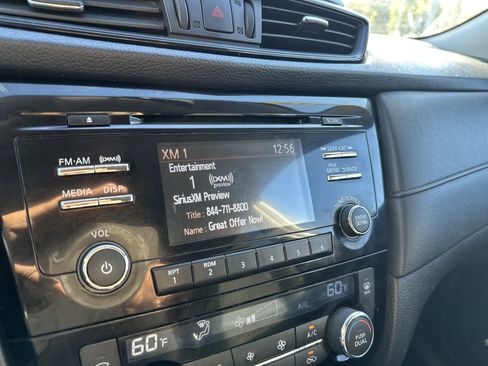 Used 2017 Nissan Rogue SV image 19