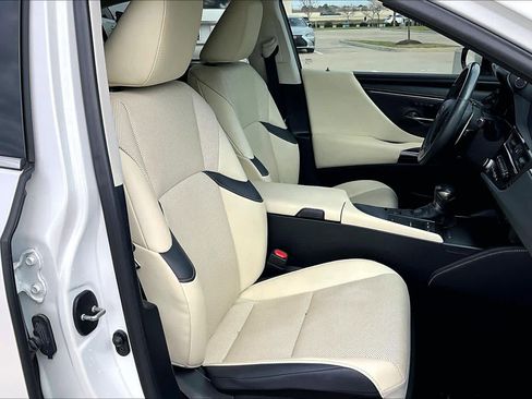 Used 2022 Lexus ES 350 w/ Premium Package image 9