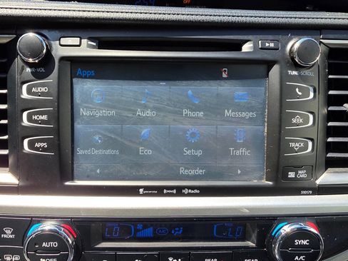 Used 2018 Toyota Highlander XLE FWD image 23