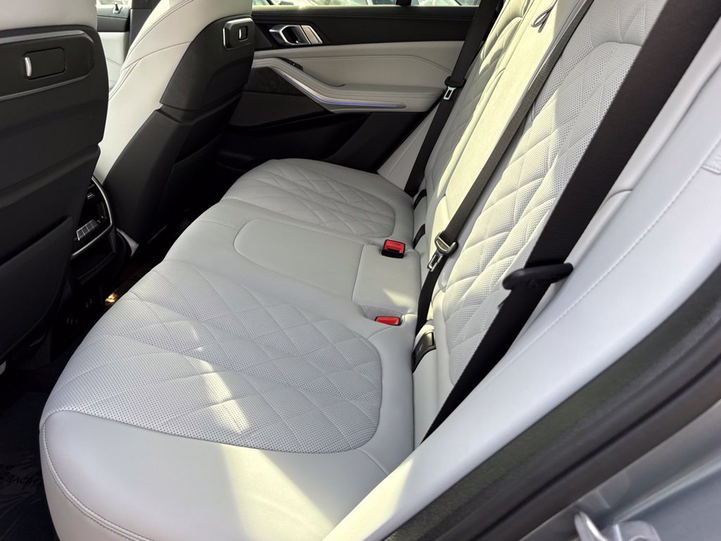 Used 2026 BMW X5 sDrive40i w/ M Sport Package RWD image 32