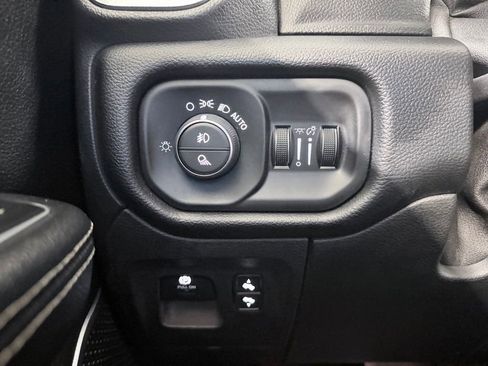 Used 2019 RAM 1500 Laramie AWD/4WD image 23