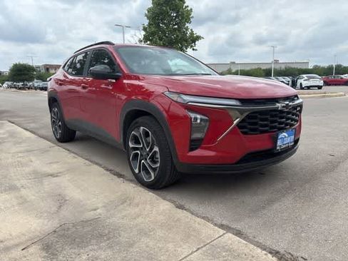 Used 2026 Chevrolet Trax RS w/ Sunroof Package image 7