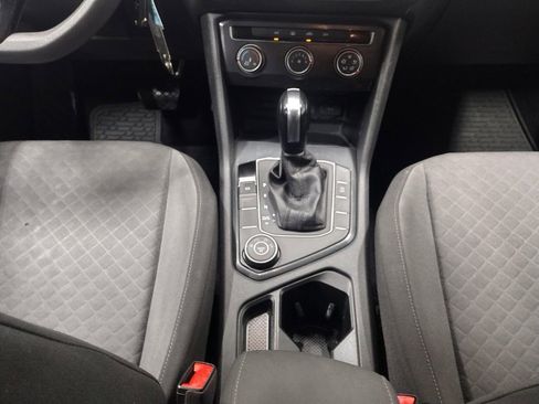 Used 2020 Volkswagen Tiguan S image 39