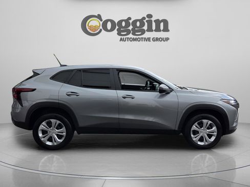 Used 2025 Chevrolet Trax LS w/ Driver Confidence Package FWD image 6