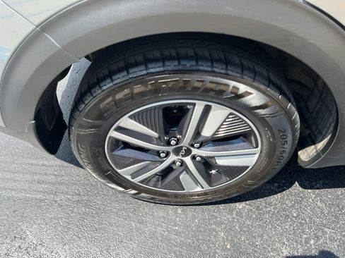 Used 2022 Kia Niro EX Premium FWD image 56