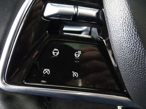 Used 2024 Cadillac Lyriq Sport AWD/4WD image 7