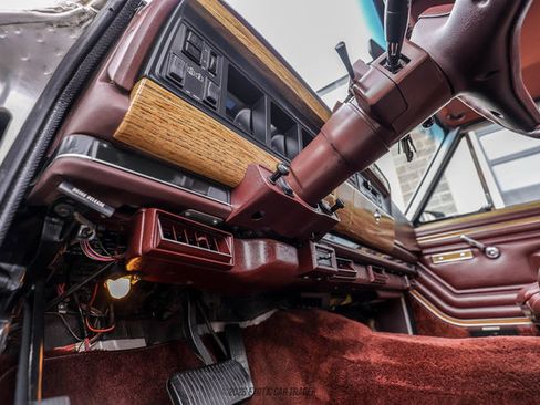Used 1991 Jeep Grand Wagoneer AWD/4WD image 95