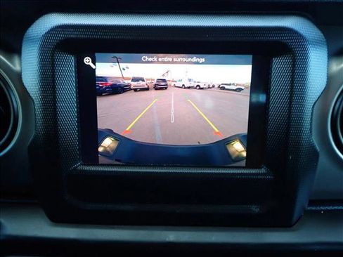 Used 2021 Jeep Gladiator Willys image 15