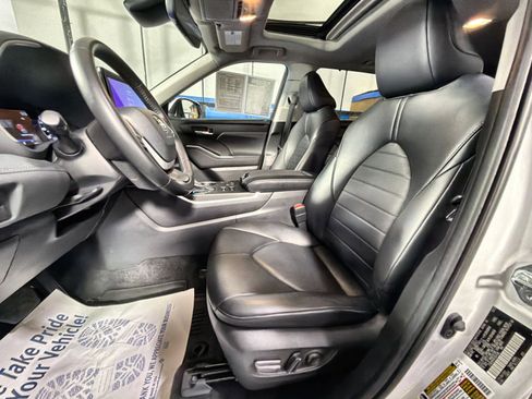 Used 2023 Toyota Highlander XLE image 30