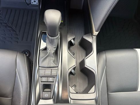 Used 2025 Toyota Camry SE image 23