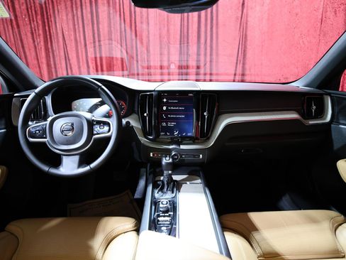 Used 2020 Volvo XC60 T6 Inscription w/ Protection Package Premier AWD/4WD image 16
