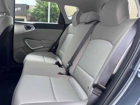 Used 2025 Kia Soul LX image 14