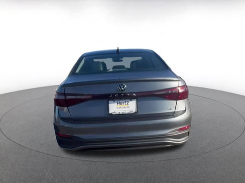 Used 2025 Volkswagen Jetta SE image 11