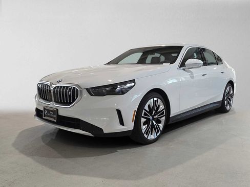 Used 2025 BMW i5 xDrive40 w/ Premium Package AWD/4WD image 7