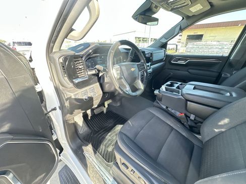 Used 2023 Chevrolet Silverado 1500 LT AWD/4WD image 10