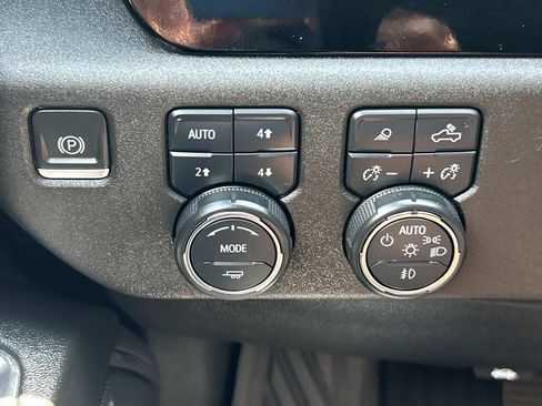 Used 2023 Chevrolet Silverado 1500 LTZ w/ LTZ Convenience Package II AWD/4WD image 41