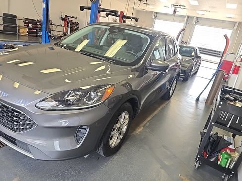 Used 2021 Ford Escape SE w/ Convenience Package FWD image 2