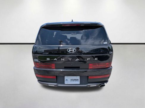 Used 2025 Hyundai Santa Fe SE FWD image 5