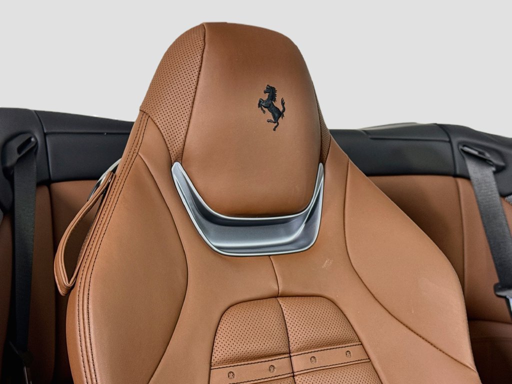 Used 2020 Ferrari Portofino RWD image 22