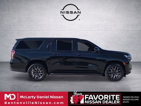 Used 2023 Chevrolet Suburban RST w/ Luxury Package AWD/4WD image 6