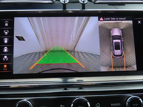 Used 2023 Bentley Bentayga Extended Wheelbase image 16