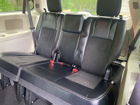Used 2019 Dodge Grand Caravan SXT FWD image 19