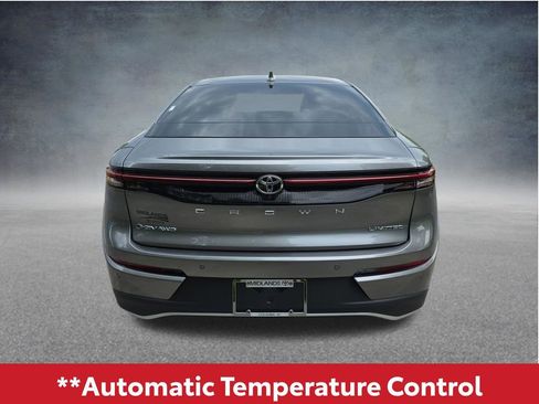 Used 2024 Toyota Crown AWD/4WD image 5