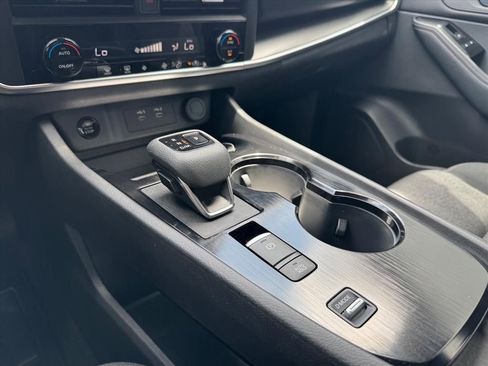 Certified 2025 Nissan Rogue SV FWD image 20