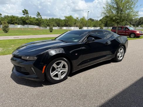 Used 2017 Chevrolet Camaro LT RWD image 5