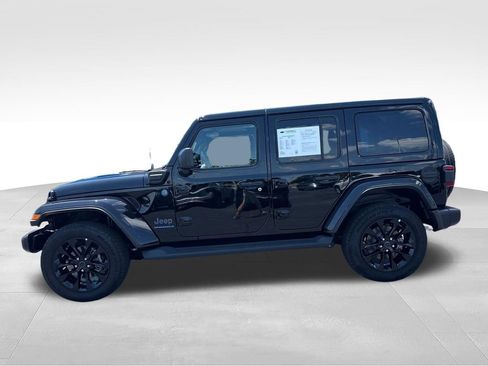 Used 2025 Jeep Wrangler Unlimited Sahara AWD/4WD image 4