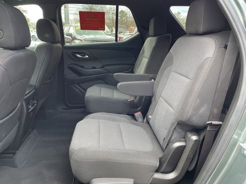 Used 2023 Chevrolet Traverse LT image 40