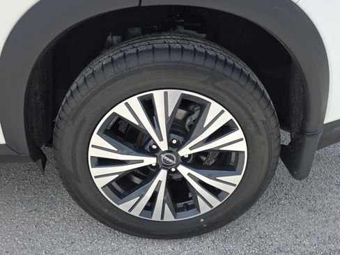 Used 2023 Nissan Rogue SV image 12