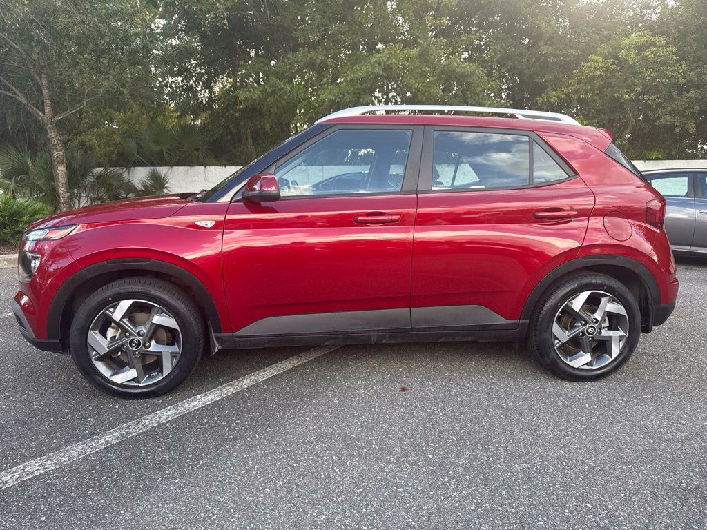Used 2025 Hyundai Venue SEL FWD image 4