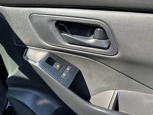 Used 2024 Nissan Rogue S FWD image 16