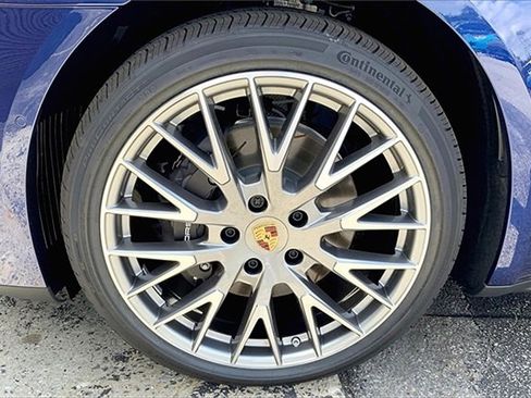 New 2025 Porsche Panamera 4 image 12