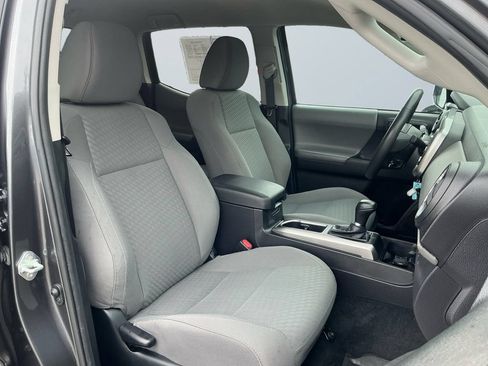 Used 2022 Toyota Tacoma SR5 w/ Technology Package AWD/4WD image 16