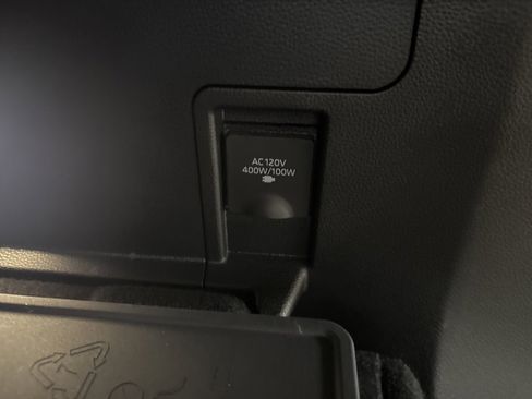 Used 2025 Toyota Sequoia Platinum image 27