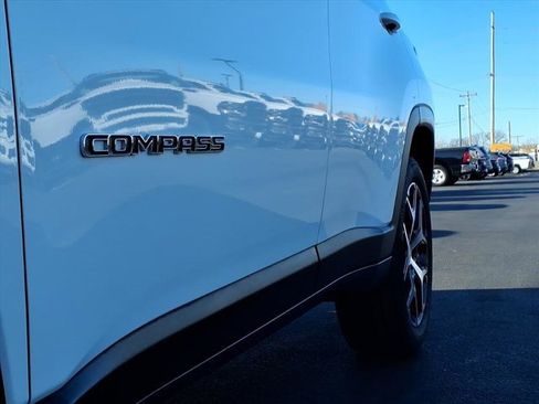 Used 2024 Jeep Compass Limited image 34