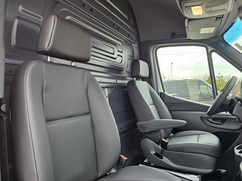 New 2025 Mercedes-Benz Sprinter 2500 image 18