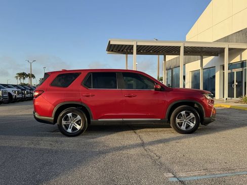 Used 2025 Honda Pilot EX-L image 4